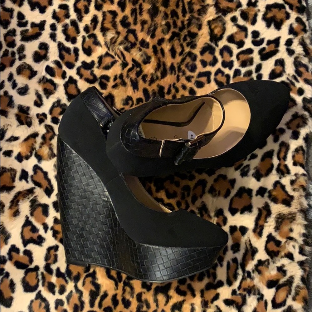 Shoes - Picture 2 of 2